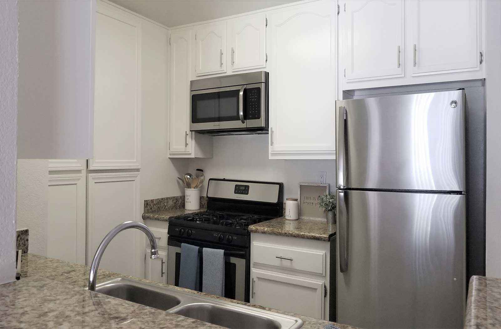 granite countertops and white shaker cabinets