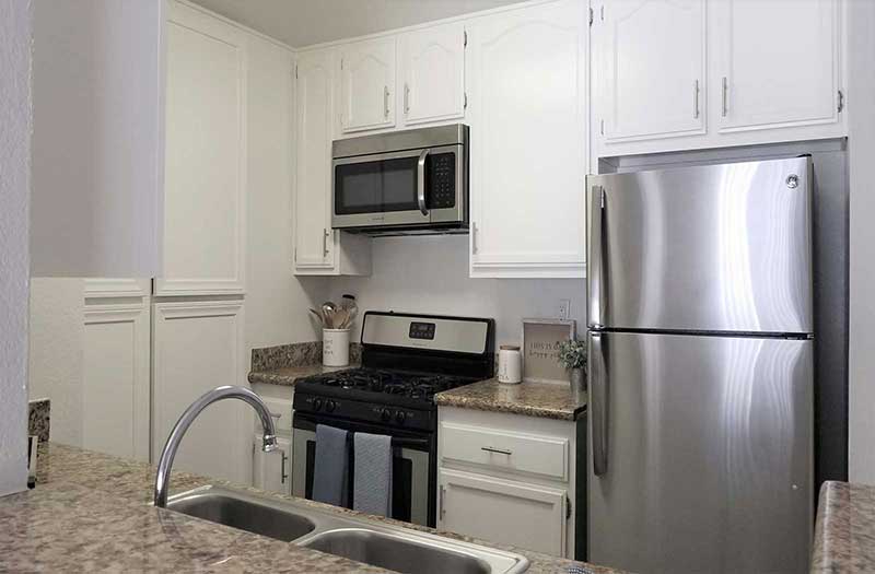 Paramount Terrace Apartments stainless-steel appliances